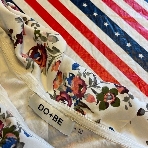 DO + BE White Floral Ruffle Off Shoulder Dress - Picture 8 of 10